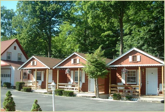 Seven Dwarfs Motel & Cabins بحيرة جورج المظهر الخارجي الصورة