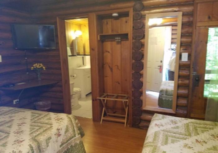 Seven Dwarfs Motel & Cabins بحيرة جورج المظهر الخارجي الصورة