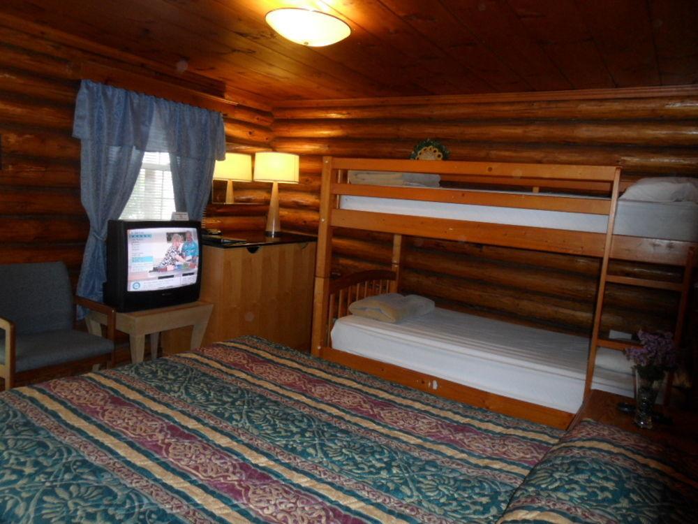 Seven Dwarfs Motel & Cabins بحيرة جورج المظهر الخارجي الصورة